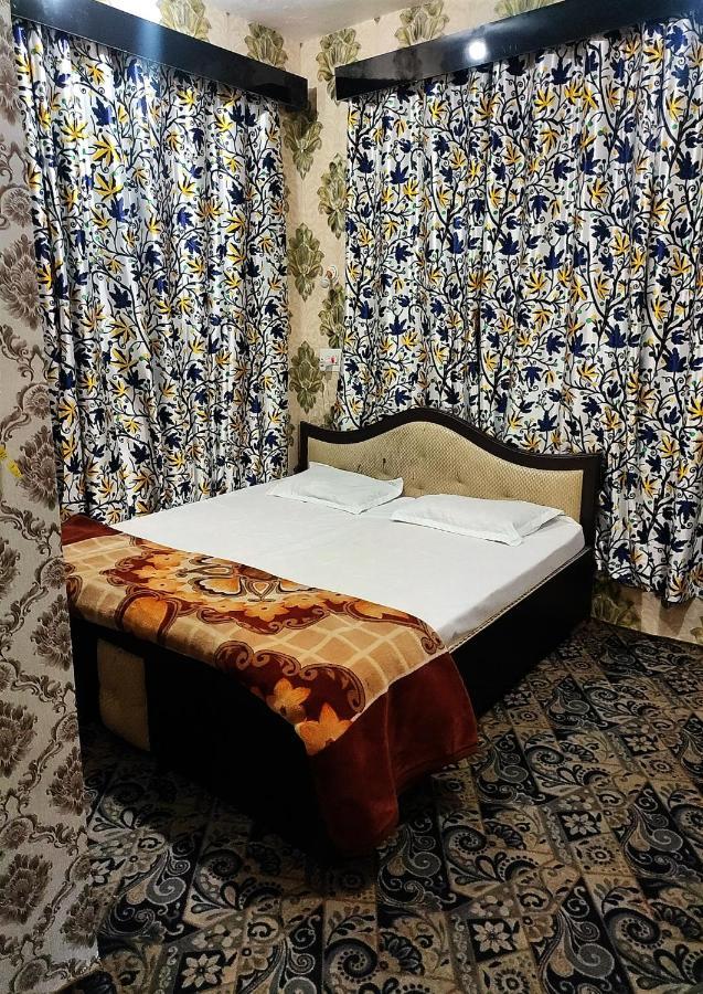 Fabulous Kashmir Srinagar Hotel Buitenkant foto