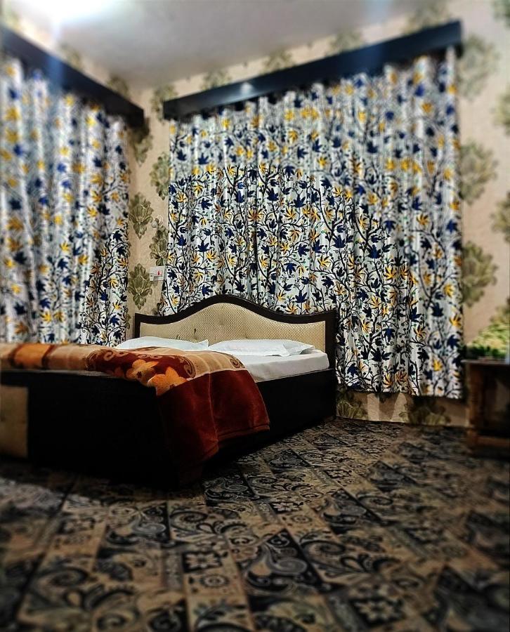 Fabulous Kashmir Srinagar Hotel Buitenkant foto