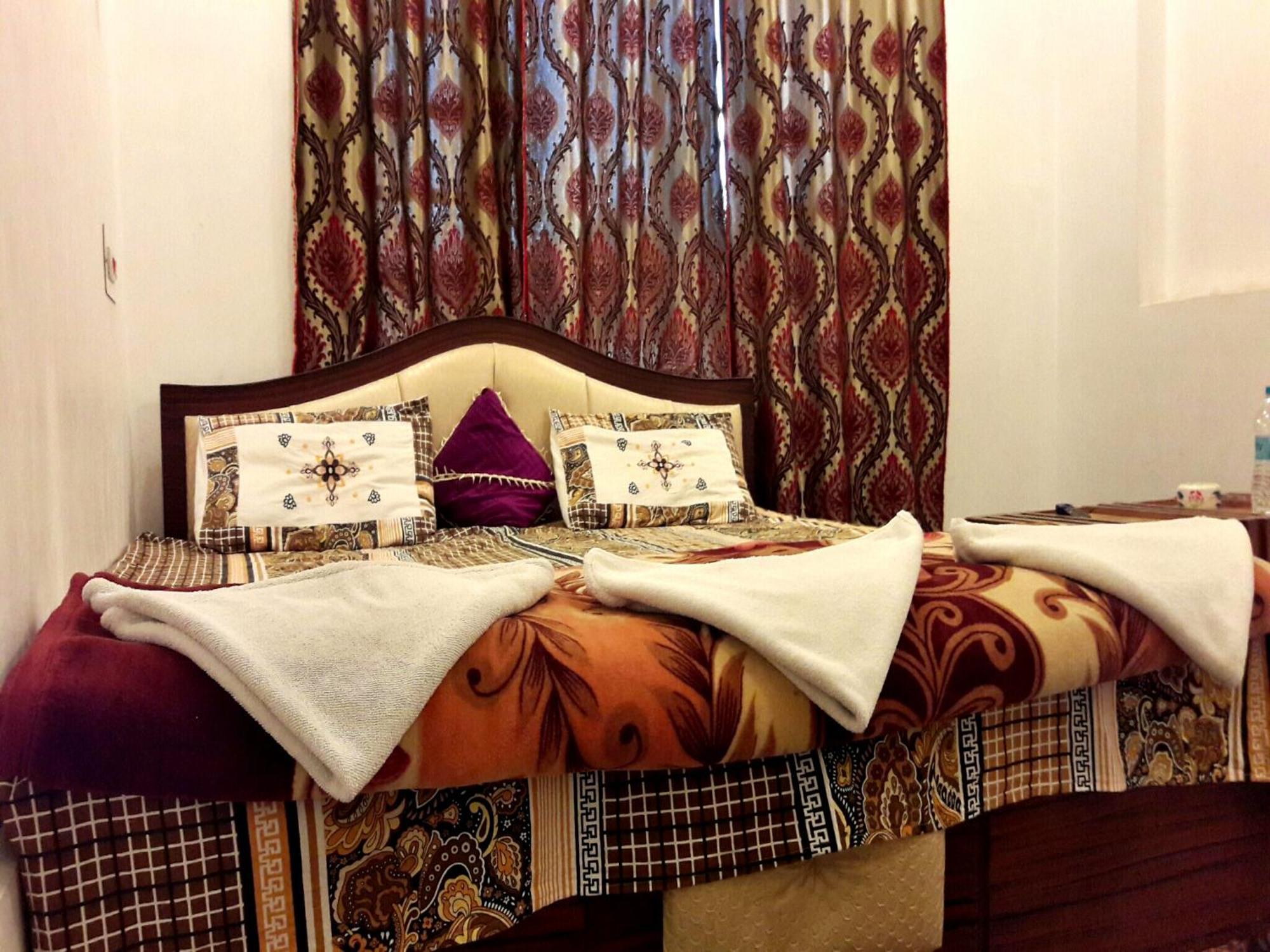 Fabulous Kashmir Srinagar Hotel Buitenkant foto