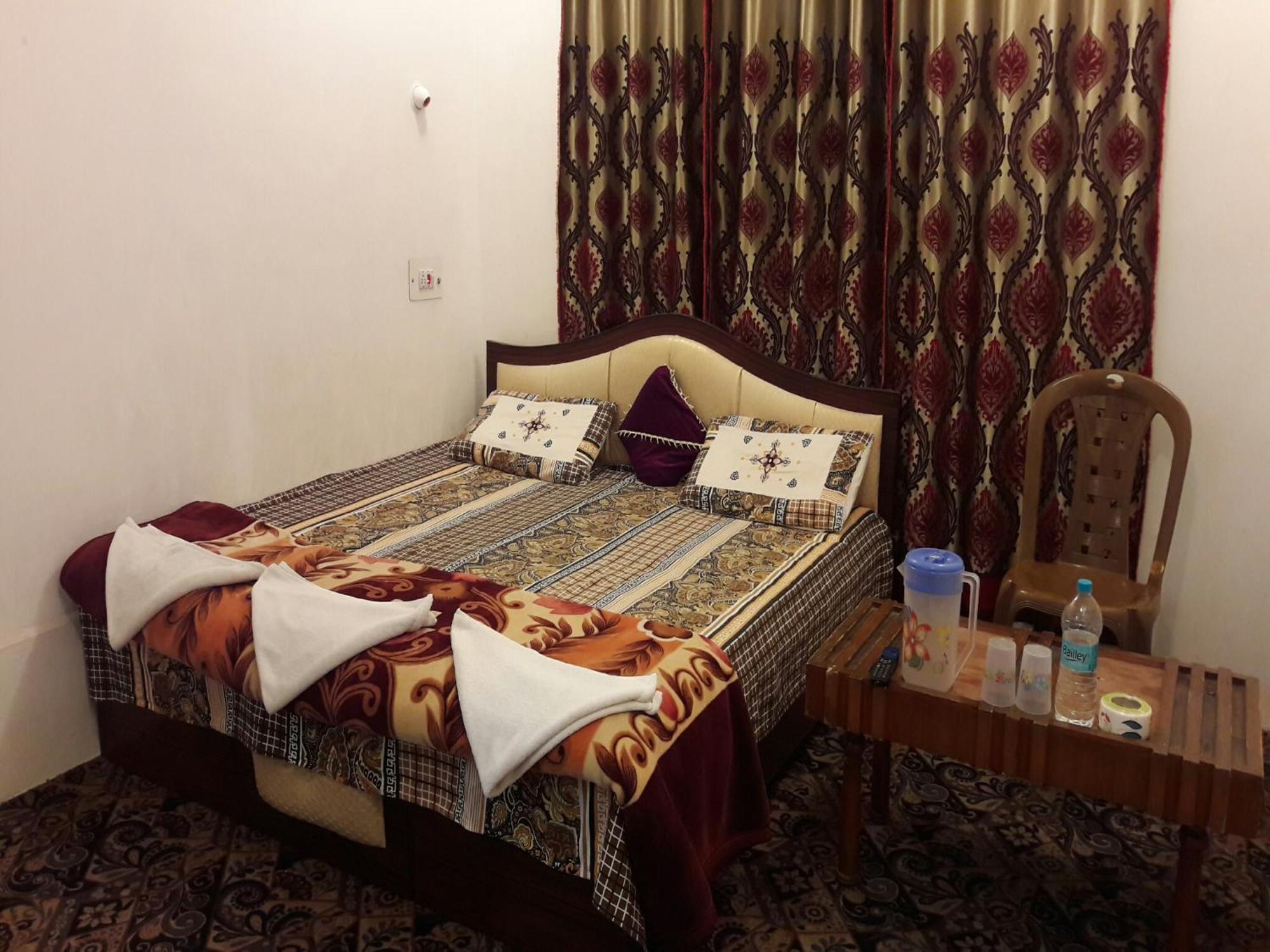 Fabulous Kashmir Srinagar Hotel Buitenkant foto